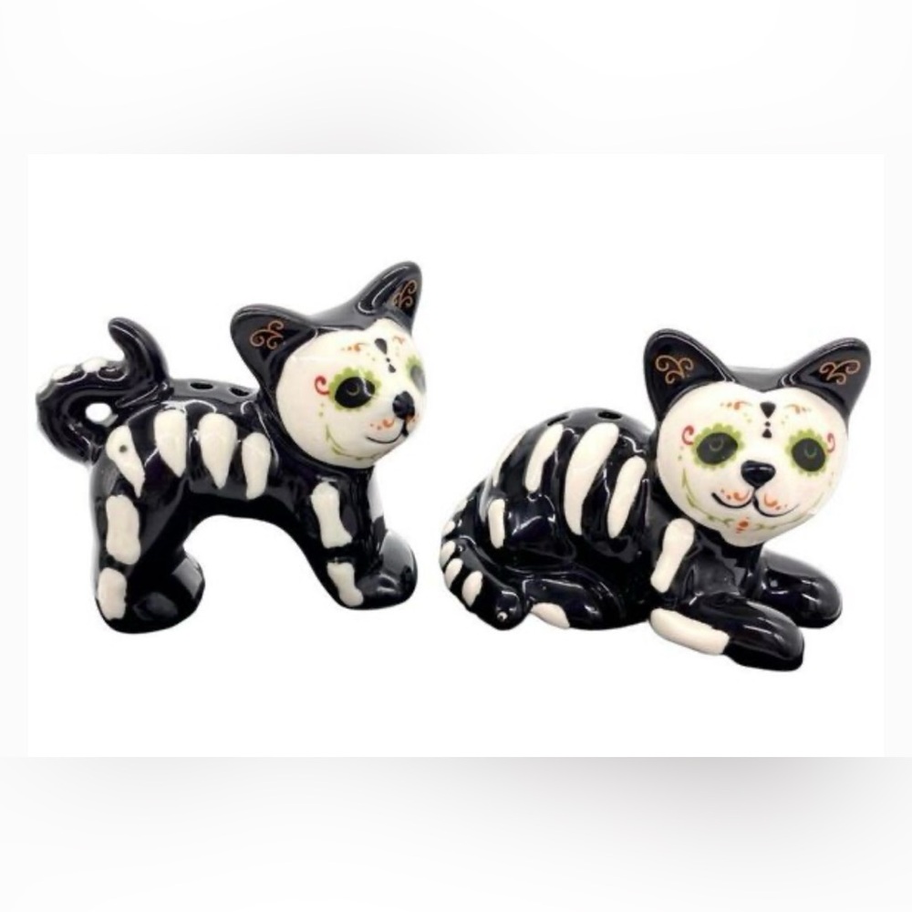 Cracker Barrel Black Cat Skeleton Sugar
Skull Salt and Pepper Shakers